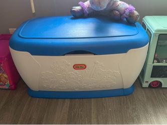 Little tykes Toys box