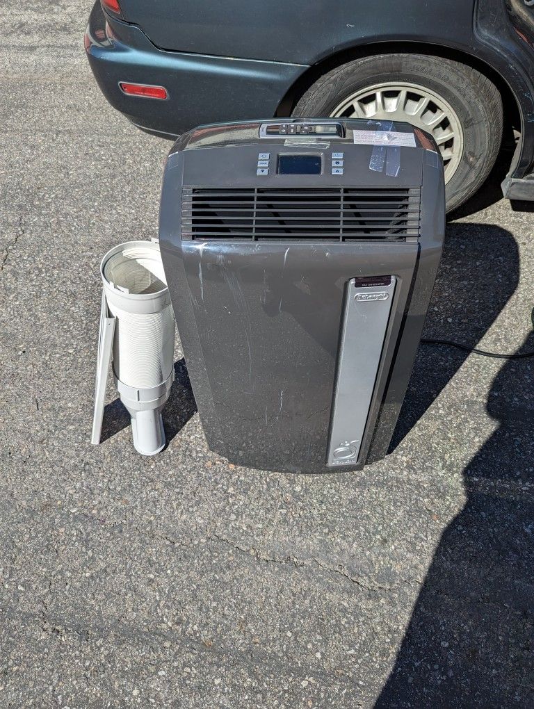 DeLonghi 12,500 BTU Portable AC Air conditioner