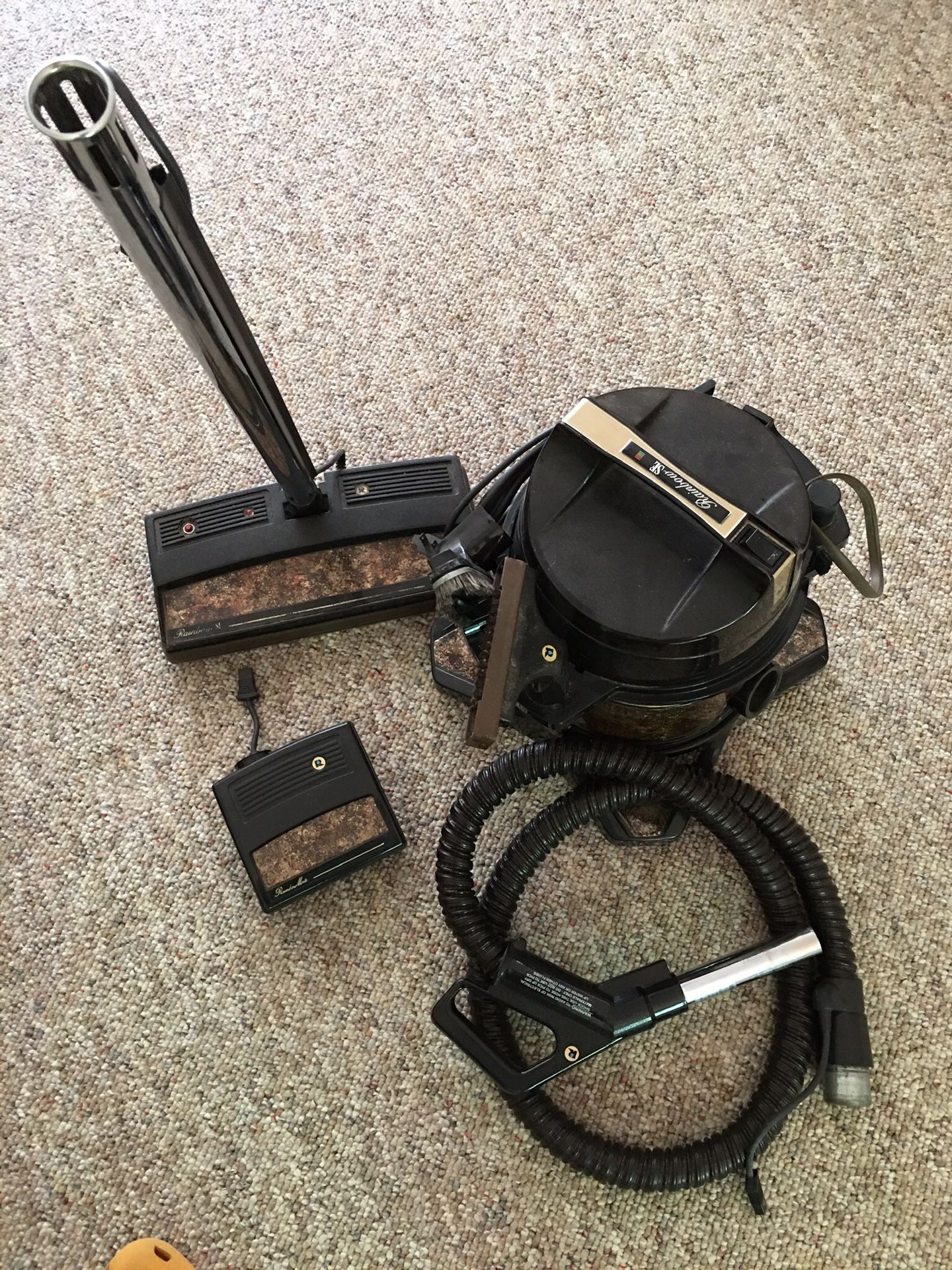 Rainbow Vacuum w/attachments