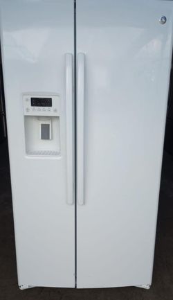 GE  Side By Side White Refrigerator Fridge
