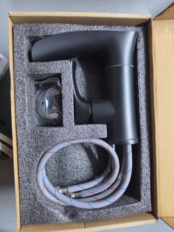 Matte Black Single-Handle Bathroom Faucet