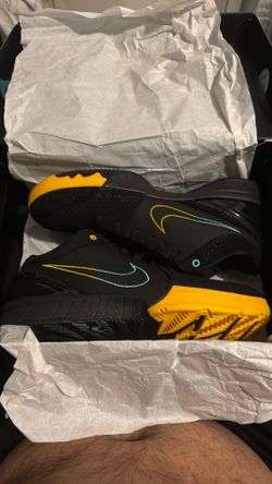 Kobe’s Protos 4 snake skins