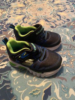 Toddler Boys Lite Up Skechers Sneakers Size 6C