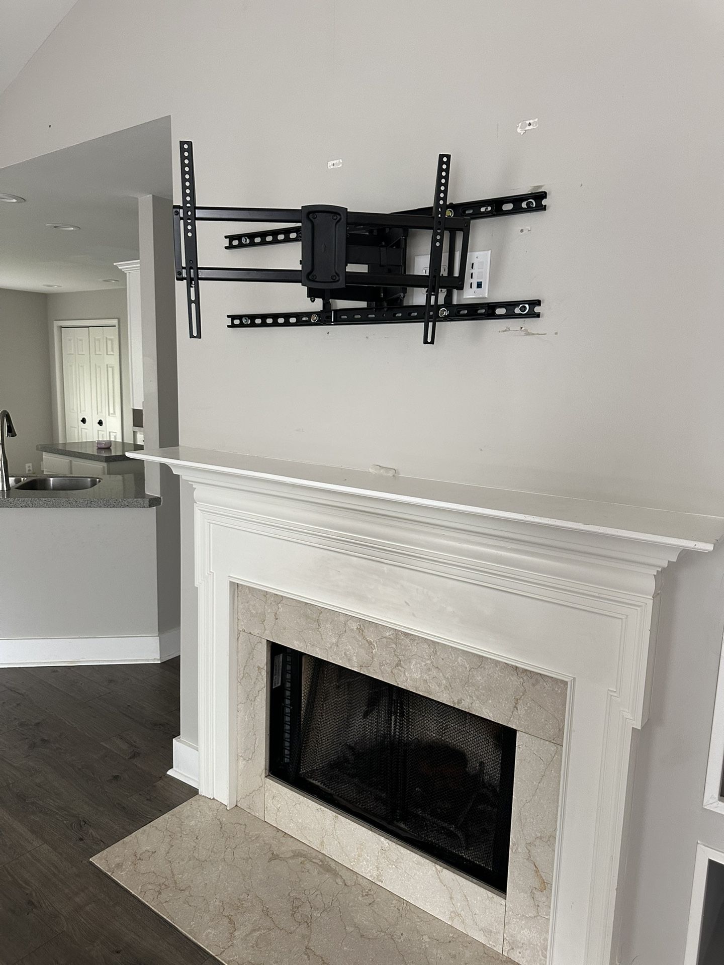 +/- 75” TV Mount