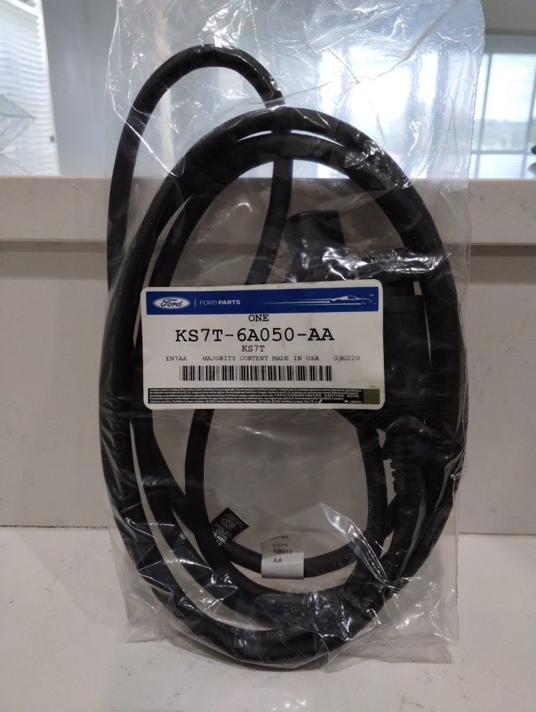 Ford Fusion engine block heater cable OEM part number: KS7T-6A050-AA New In Pack
New in sealed package