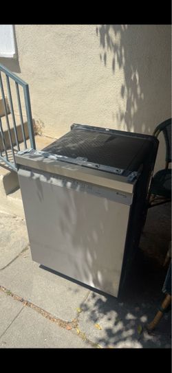Bosch 300 Dishwasher (brand new)