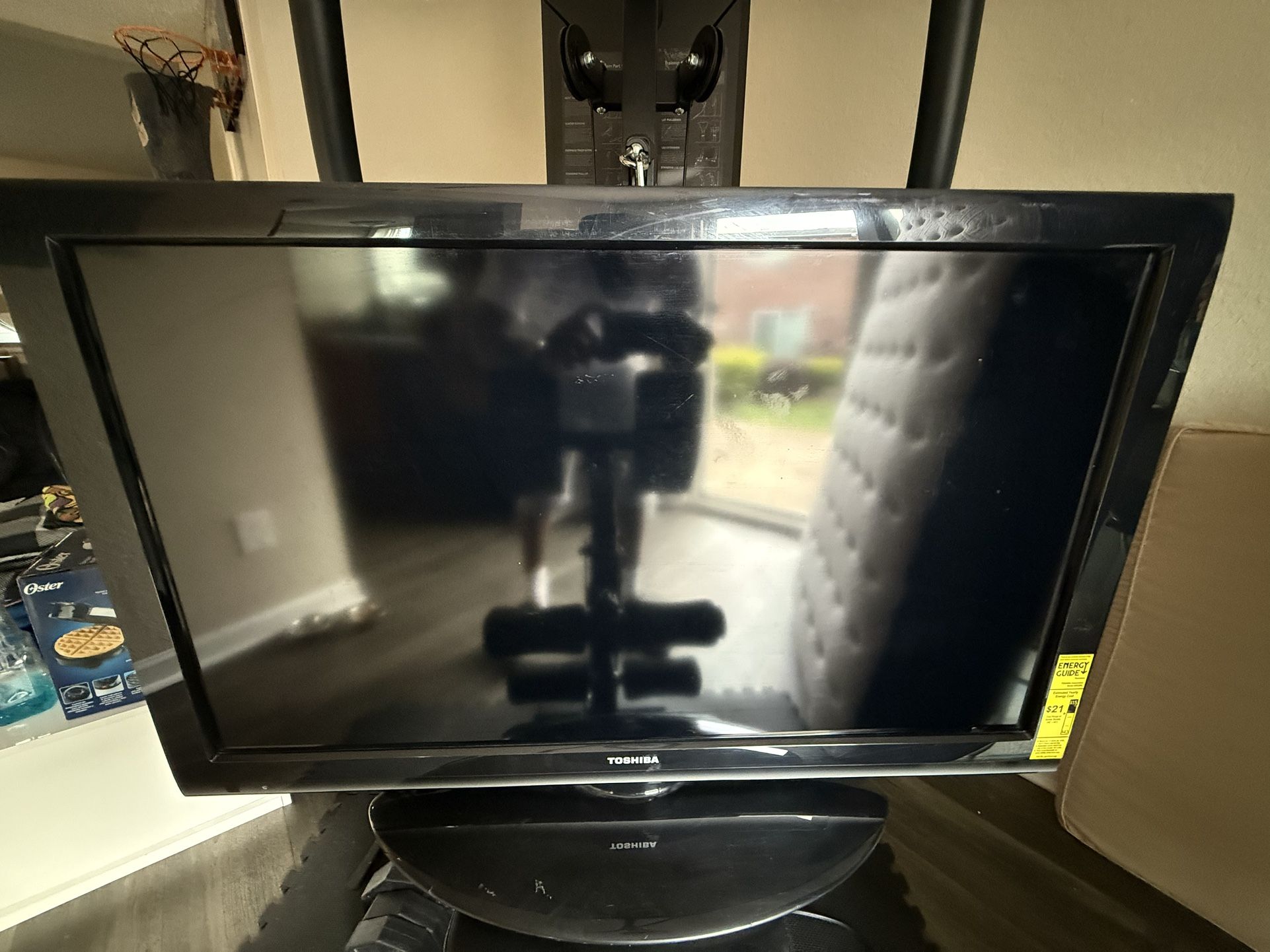40” Flat Screen TV w/ remote
