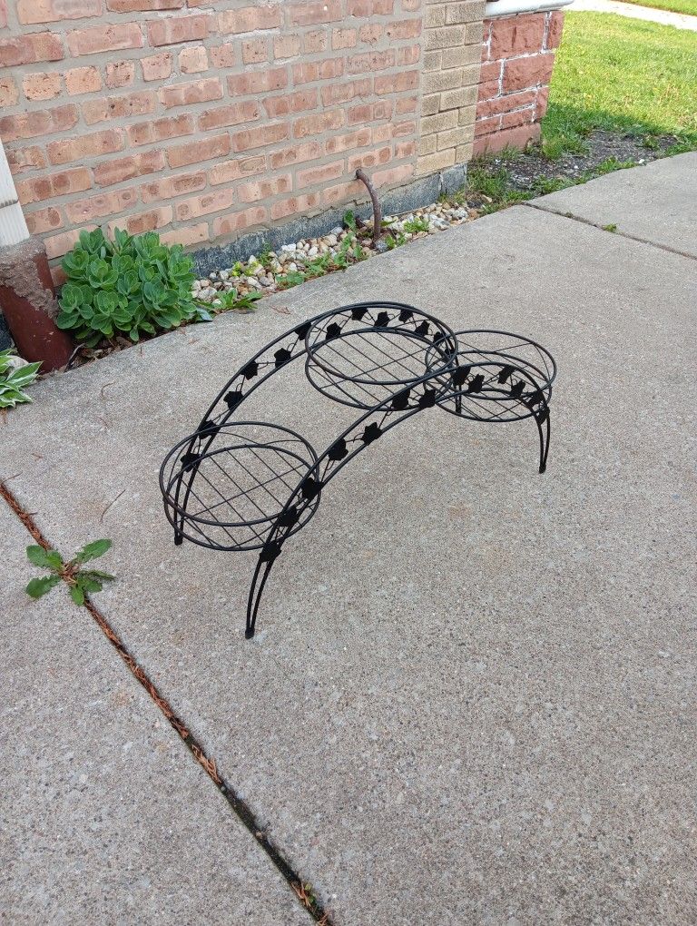 Vintage Heavy Duty Metal 3 Planter Pots Holder Stand Yard Decor