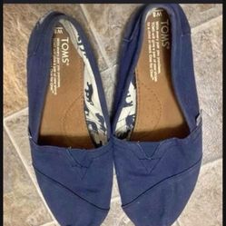 TOMS Shoes Lots Of Life On Them Size 8W
