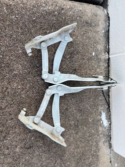 KIA SOUL FRONT RIGHT AND LEFT HOOD HINGES OEM 2014-2019