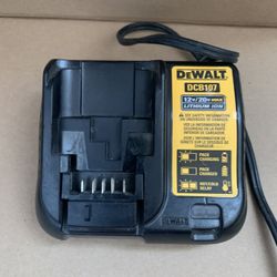 Dewalt 12—20v DCB107 Charger