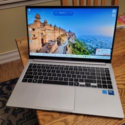 HP 15  inch Windows 11 Like New. Silver. 