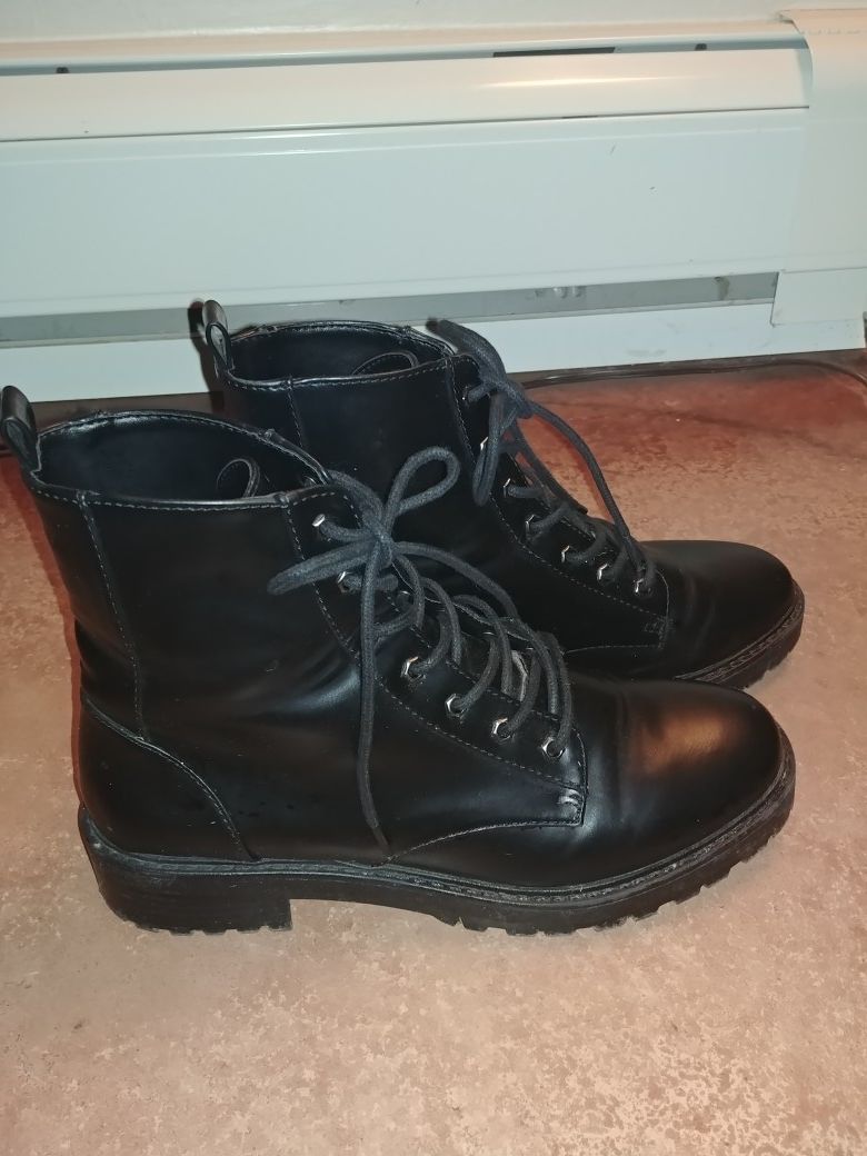 Black boots BERSHKA 8.5