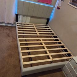 Queen Size Bed Frame With Mattress 