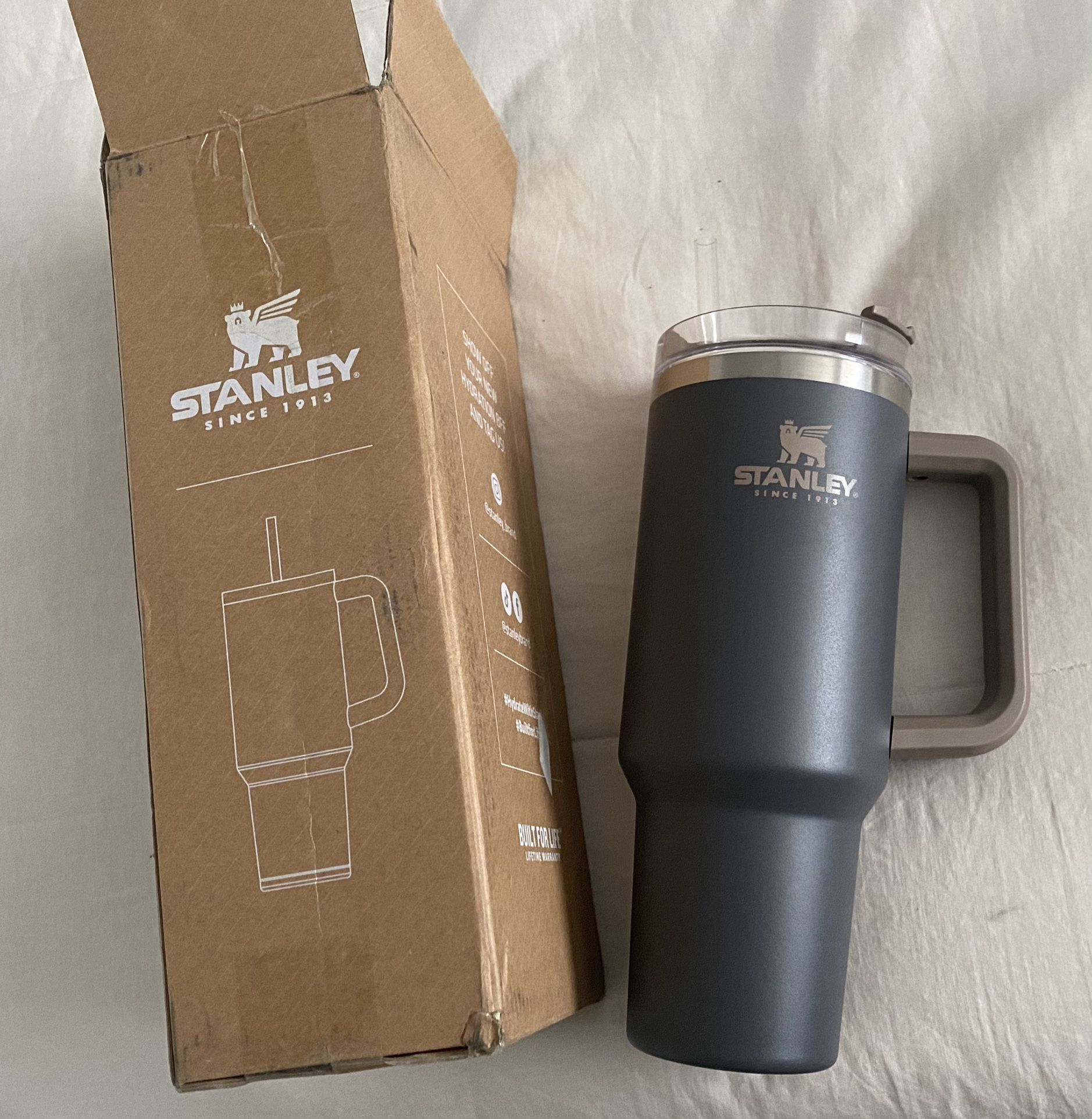 Stanley Adventure Quencher Travel Tumbler Straw 40oz Aqua Blue New  EXCLUSIVE for Sale in Torrance, CA - OfferUp