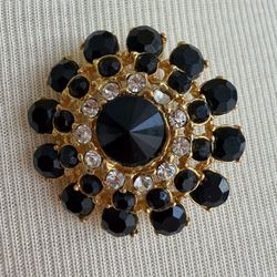 Vintage stunning floral black rhinestone golden pin brooch 1.5” In great condition