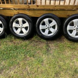 265/60/18 Jeep Wheels And Tires In Excellent Condition. No issues The Tires Are Basically Brand New! Cheaper Than A Full Set Of New Tires With Wheels 