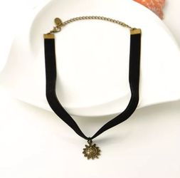 ribbon sunshine necklace