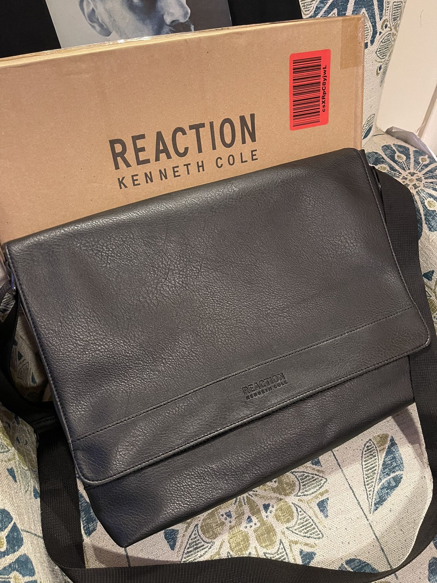 Brand new Kenneth Cole reaction mens messenger bag