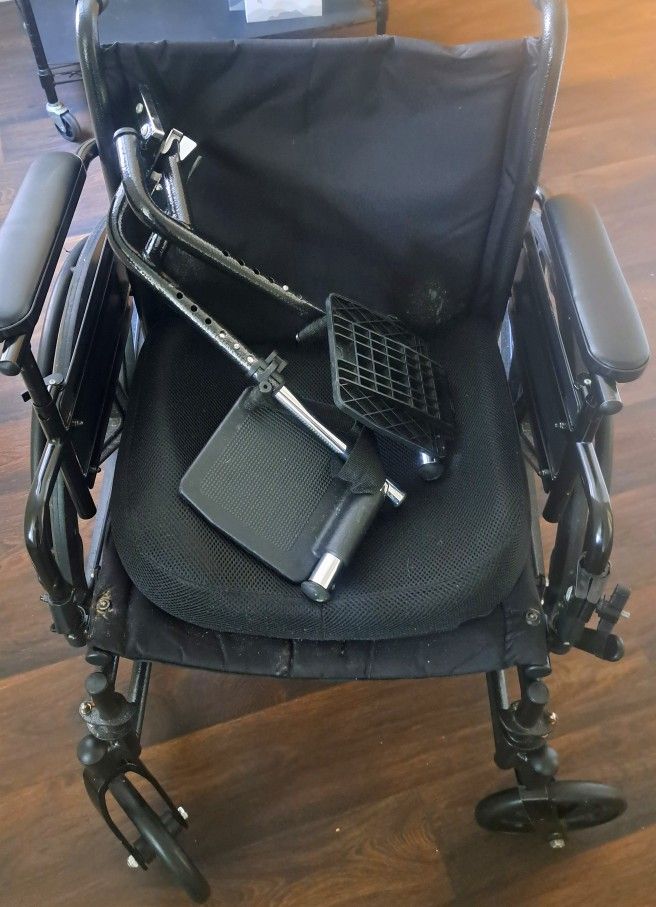 Wheelchair With Leg Rests