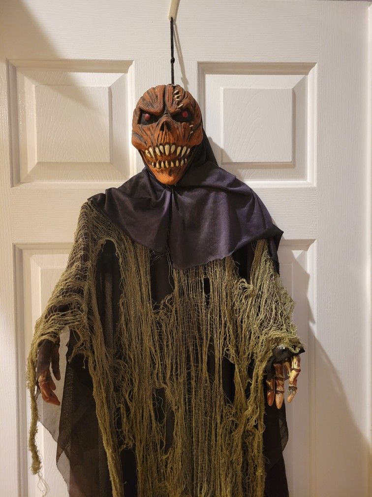 4 FT Hanging Evil Poseable Pumpkin Ghoul Halloween Yard Decor VTG
Spirit Halloween