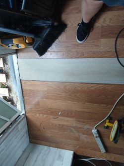 Waterproof Vinyl Flooring. 5.5mm ×60"×9"