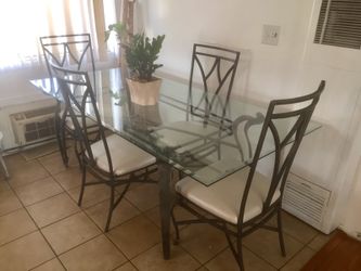 Table / Comedor