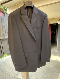 2 Calvin Klein men’s suits size 40r Great condition