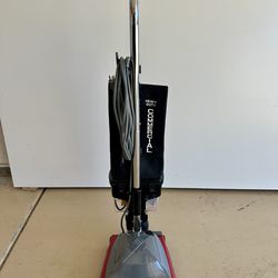 SANITAIR TRADITION® UPRIGHT VACUUM SC689B