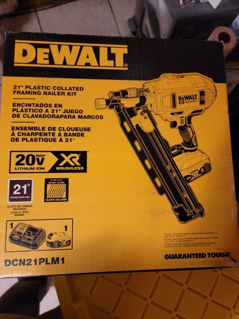DEWALT XR BRUSHLESS 21° FRAMING NAILER KIT