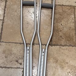 Adult Crutches 