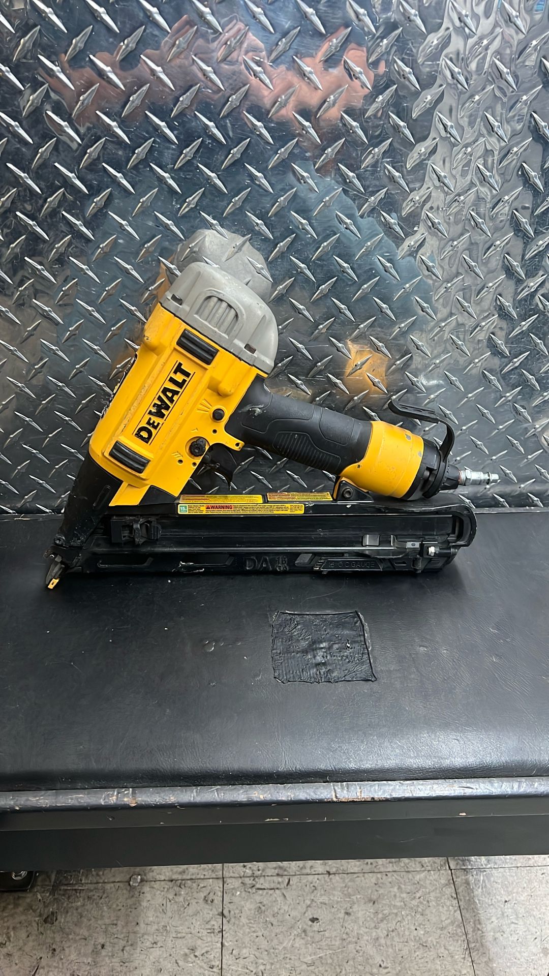Dewalt DWFP72155 15g Pneumatic DA Nailer