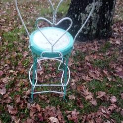 ICE CREAM POLLAR CHAIR FROM BACK IN THE DAY