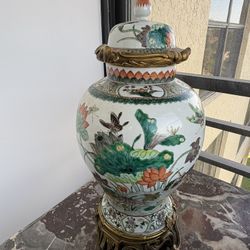 Elegant hand-painted porcelain ginger jar