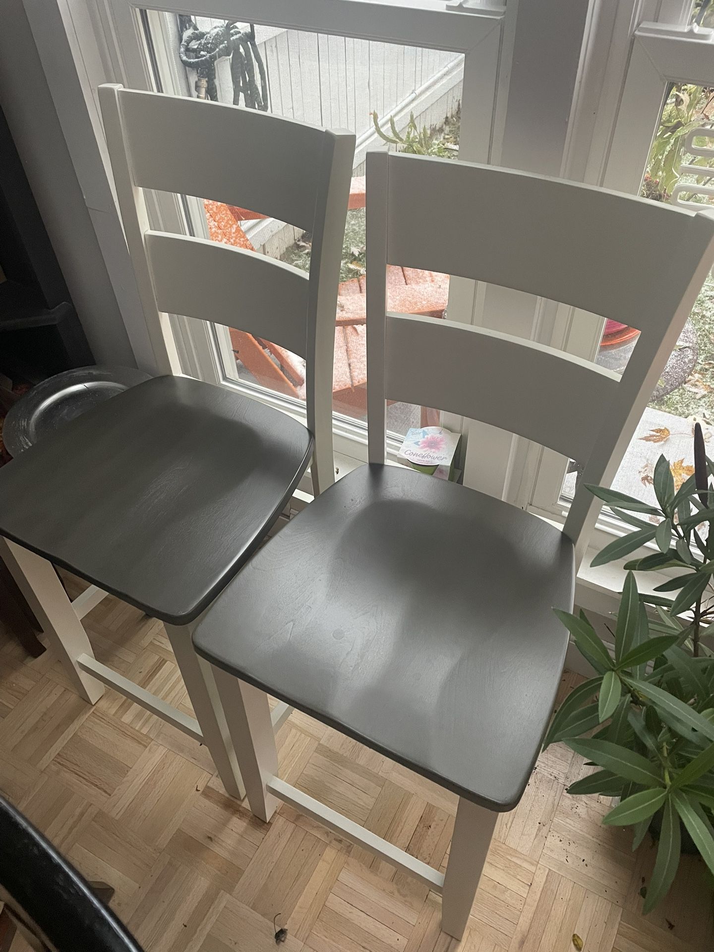 Set Of Pub Style Chairs New