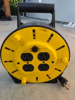 Retractable Extension Cord Reel with 4 Outlets