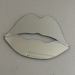 LIPS MIRROR 