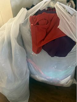 free 2 bags of women s/m clothes