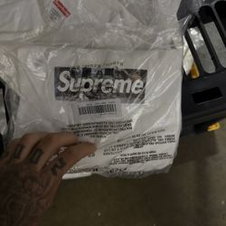 SUPREME BOX LOGO T 