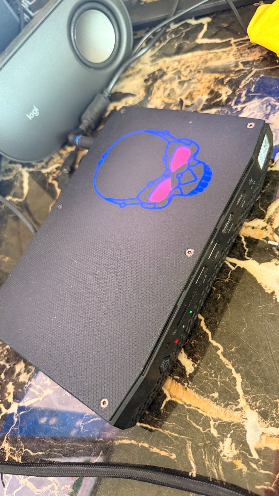 Intel nuc 8 32gb ram 700gb hd