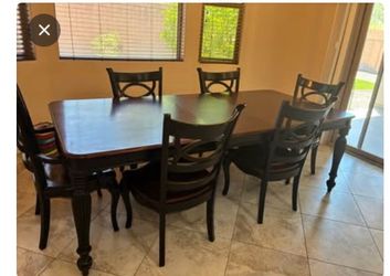 Dining room table with 6 chairs