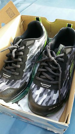 Sketchers ( skech-air)