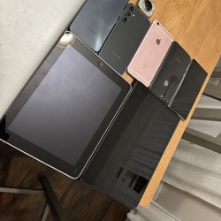10 Pieces Vintage Cell Phones Tables And Laptops 
