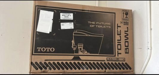 TOTO Drake 2-piece Elongated Toilet Brand New