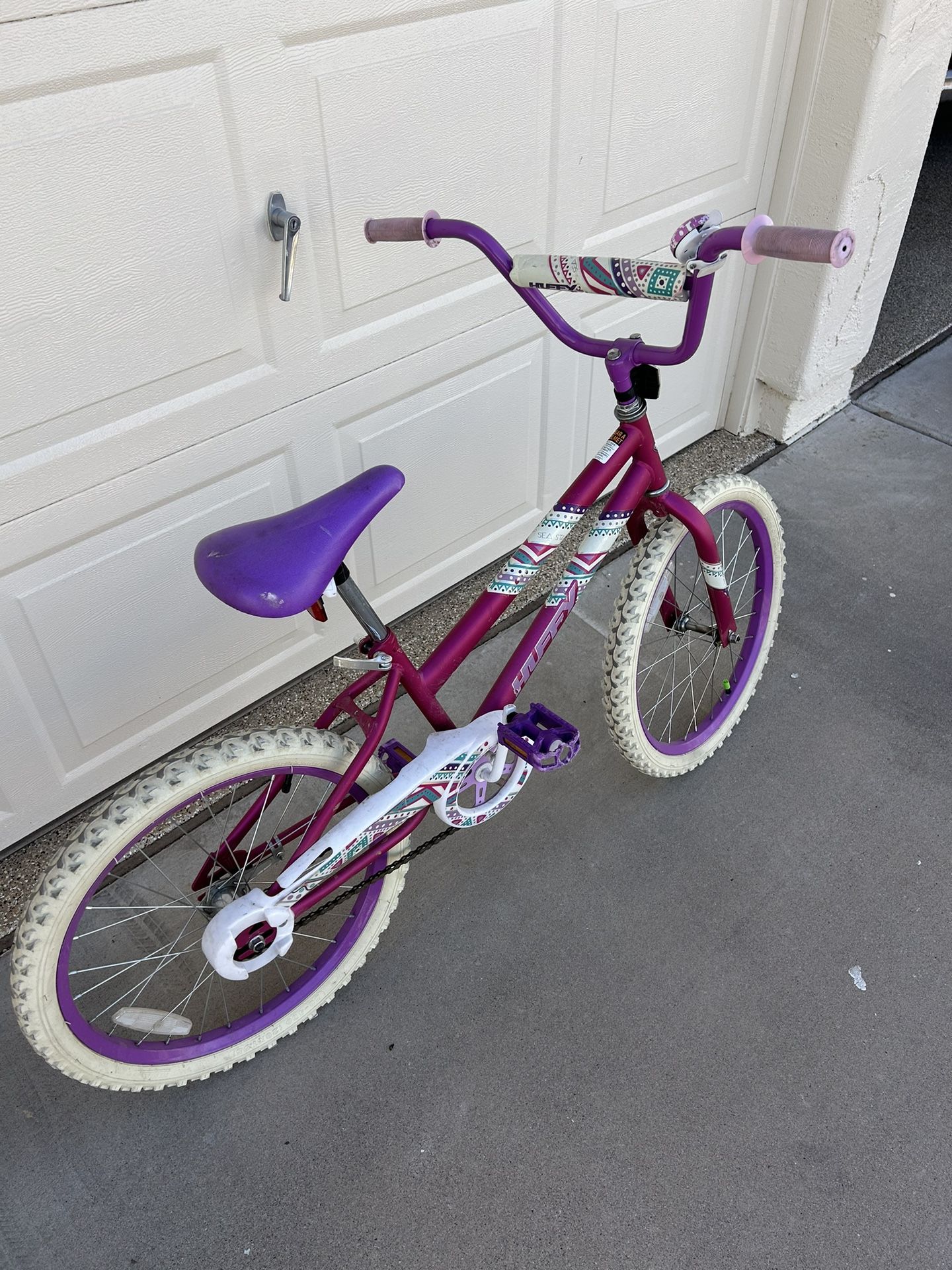 Girls Huffy Bike Likely Ages 4-8 - 67th Ave And Jomax