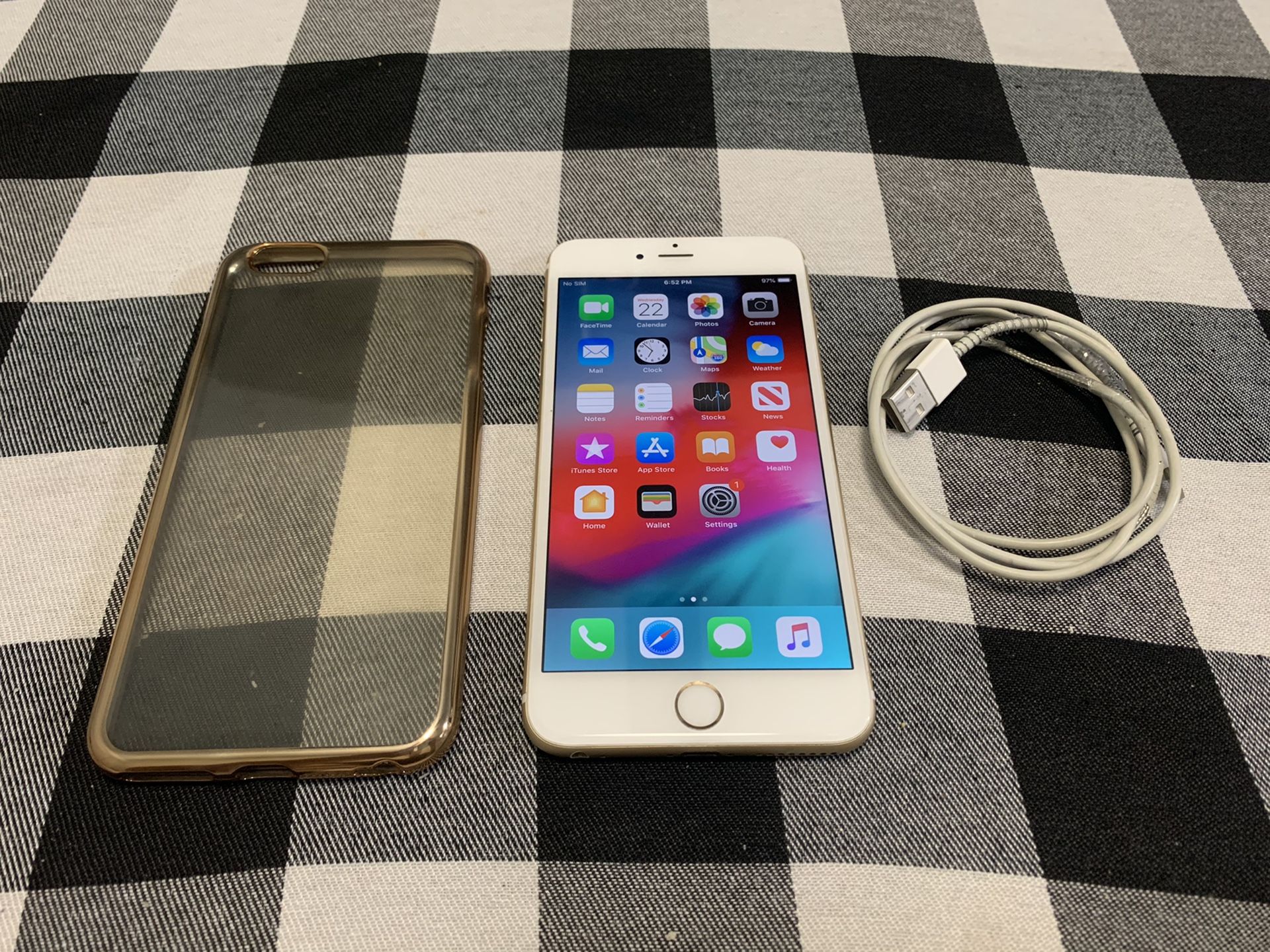 iPhone 6 Plus Gold 16gb 10/10 Excellent