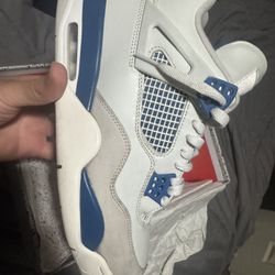 Jordan 4  ‘ Military Blue ‘