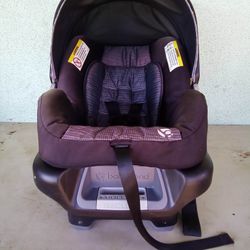 Babytrend Infant Car Seat And Base 