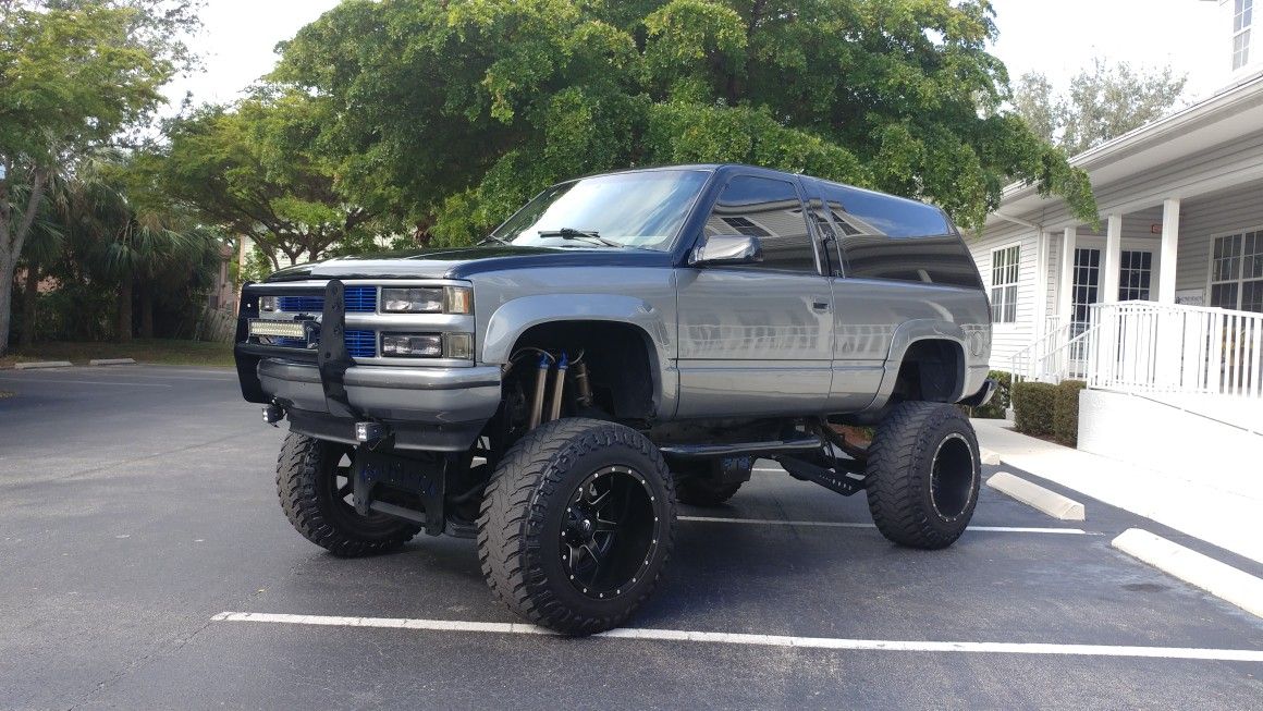 95' Chevy Tahoe 2-door/barn doors on 15 inches of lift,with a lot of extras