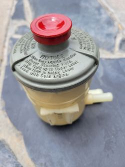 Steering wheel reservoir